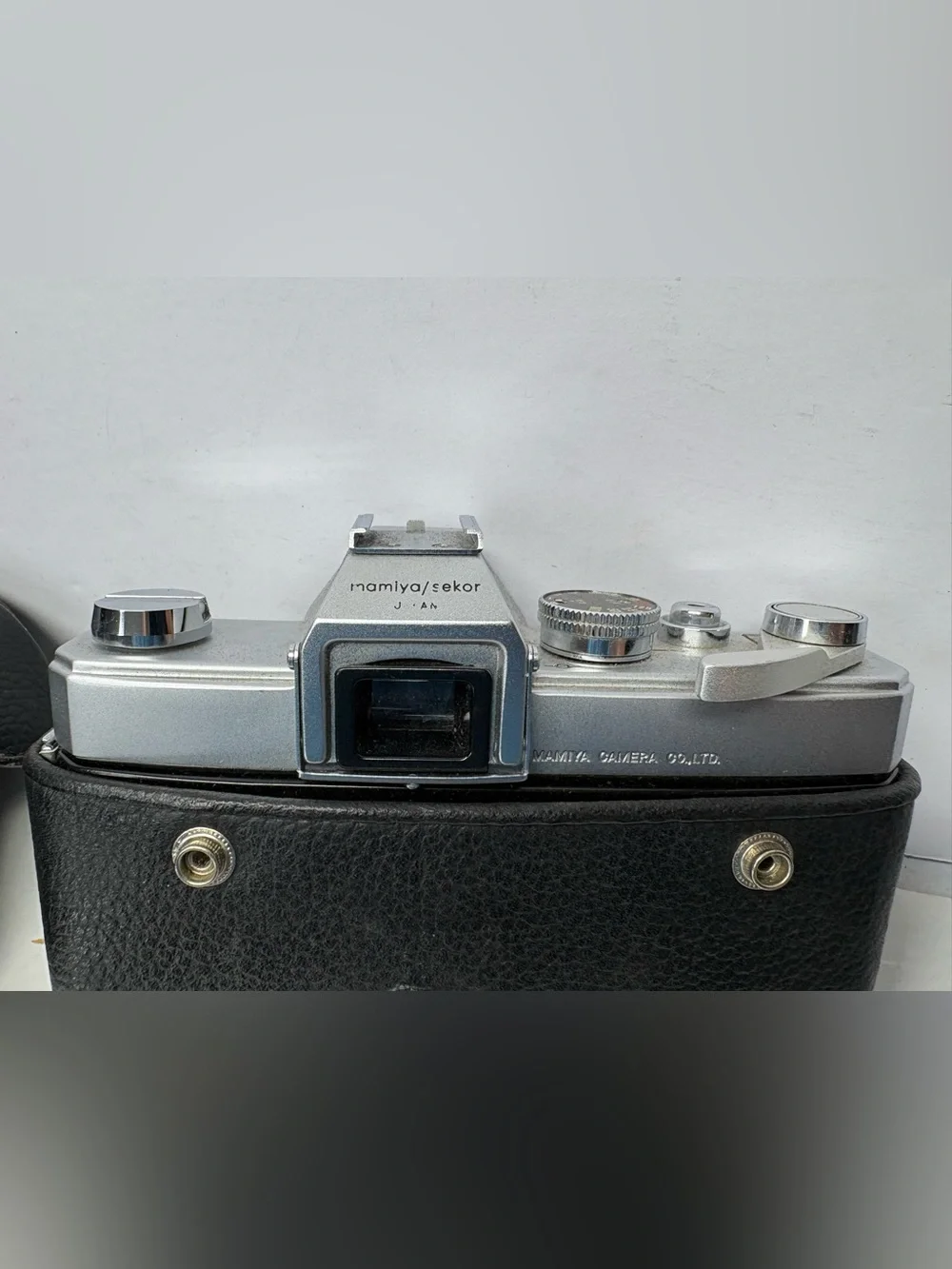 Mamiya/Sekor 1000 DTL  35 mm Camera Body + Case NO LENS